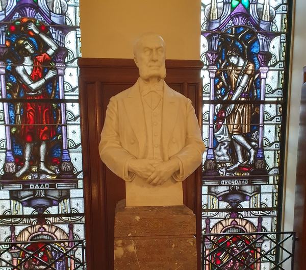 Buste van Benjamin Willem Blijdenstein, oprichter van de Twentsche Bank